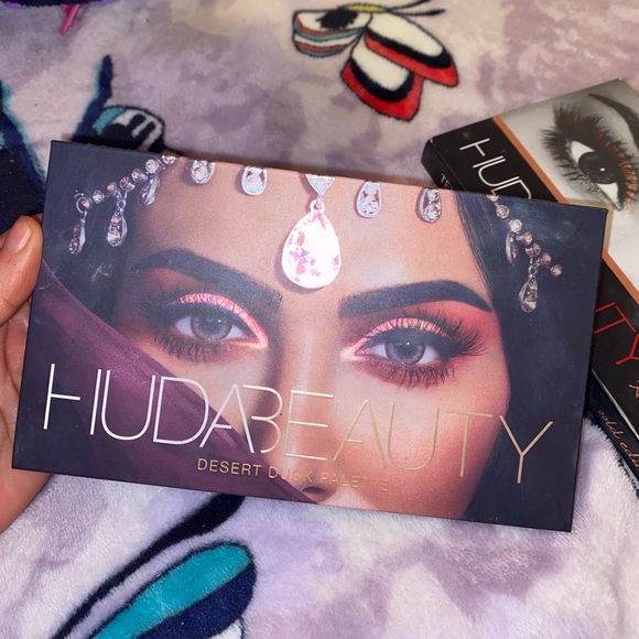 Huda beauty eyeshadow: Desert Dusk & Rose Gold